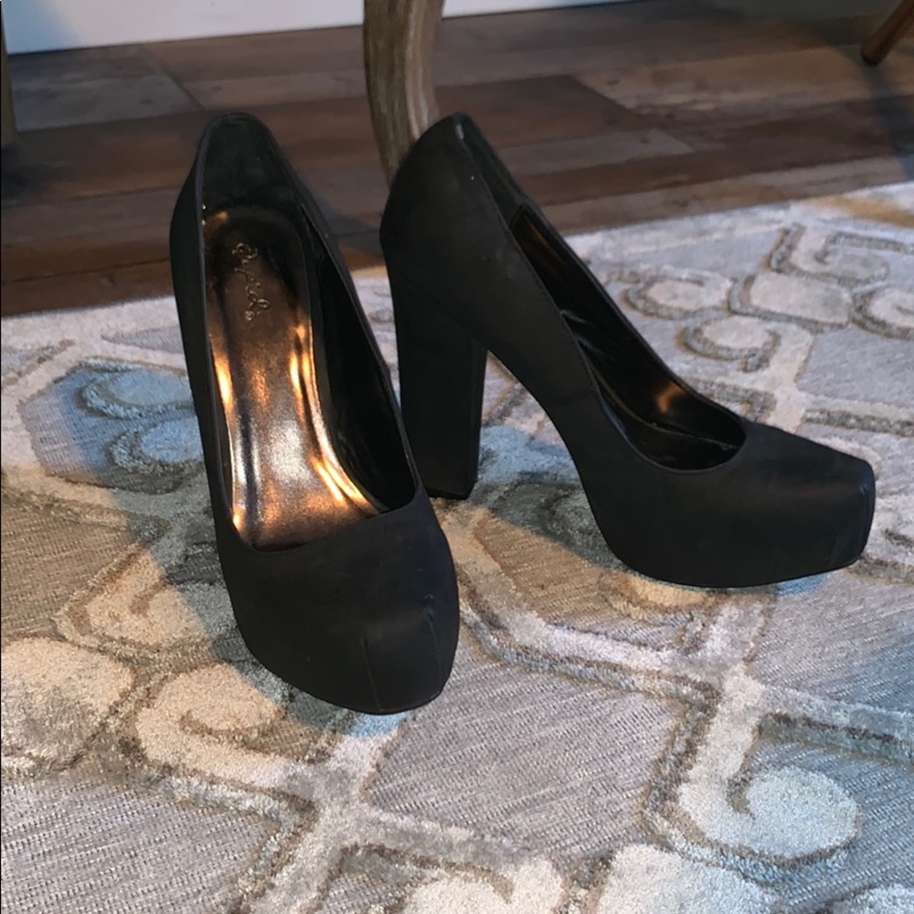 Quips charcoal gray dress heel